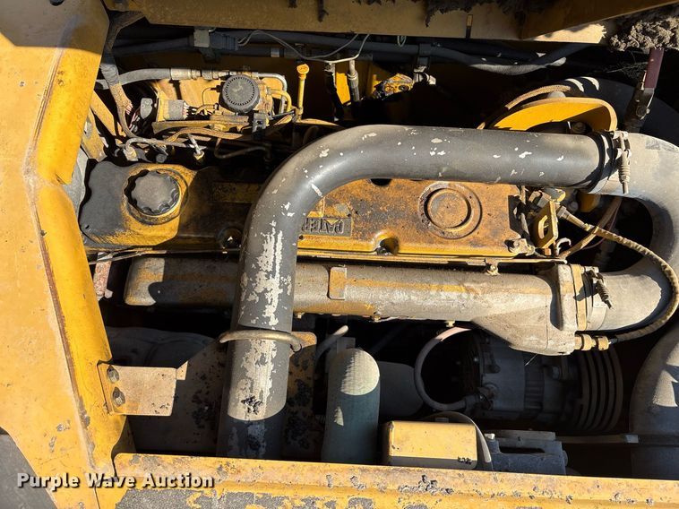 image for item OB9577 2004 Caterpillar AP-655C paver