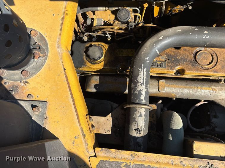 image for item OB9577 2004 Caterpillar AP-655C paver