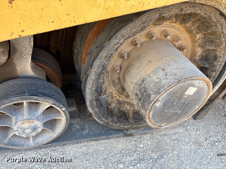 image for item OB9577 2004 Caterpillar AP-655C paver