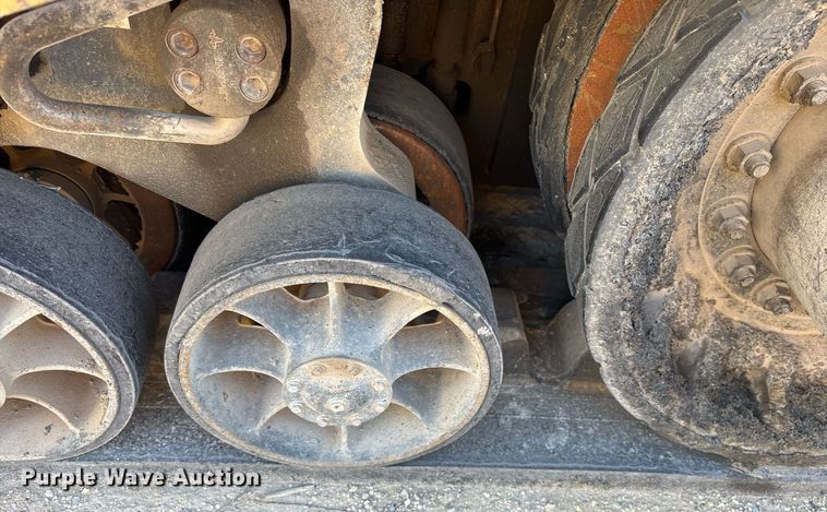 image for item OB9577 2004 Caterpillar AP-655C paver