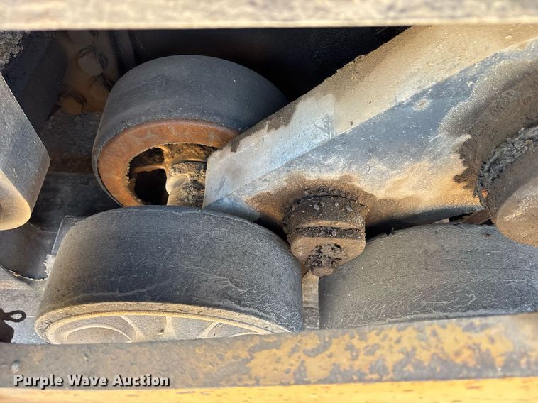 image for item OB9577 2004 Caterpillar AP-655C paver