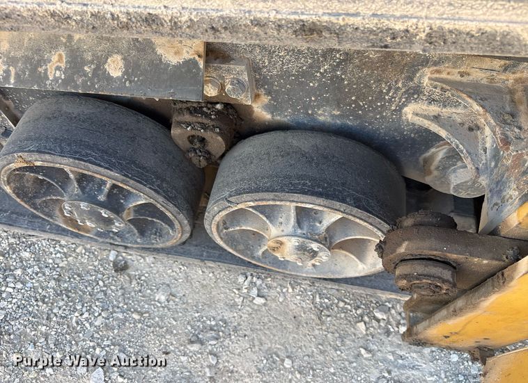 image for item OB9577 2004 Caterpillar AP-655C paver