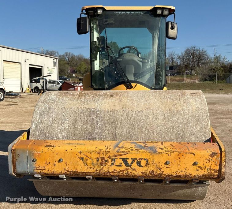 image for item OB9578 2014 Volvo SD115 single drum vibratory roller