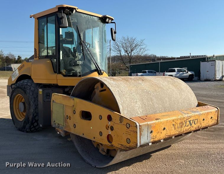 image for item OB9578 2014 Volvo SD115 single drum vibratory roller