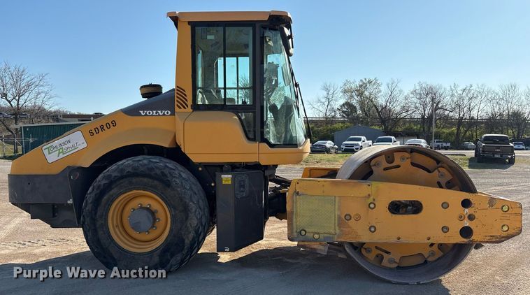 image for item OB9578 2014 Volvo SD115 single drum vibratory roller