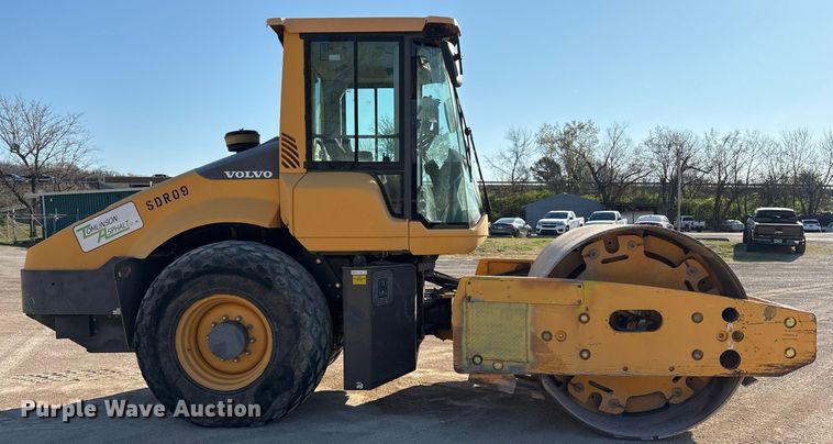 image for item OB9578 2014 Volvo SD115 single drum vibratory roller