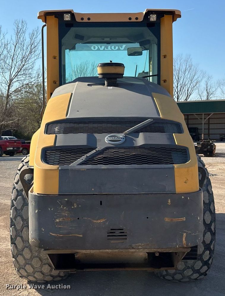 image for item OB9578 2014 Volvo SD115 single drum vibratory roller