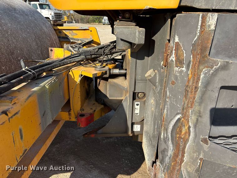 image for item OB9578 2014 Volvo SD115 single drum vibratory roller