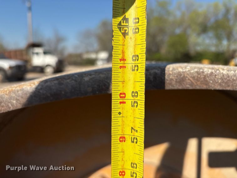 image for item OB9578 2014 Volvo SD115 single drum vibratory roller