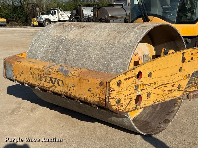 image for item OB9578 2014 Volvo SD115 single drum vibratory roller