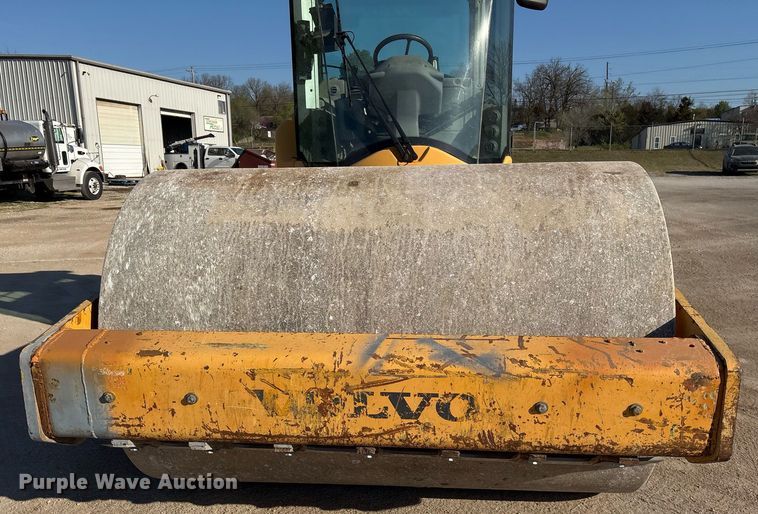 image for item OB9578 2014 Volvo SD115 single drum vibratory roller