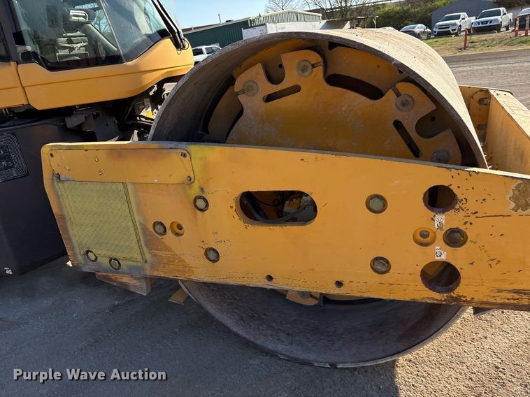 image for item OB9578 2014 Volvo SD115 single drum vibratory roller