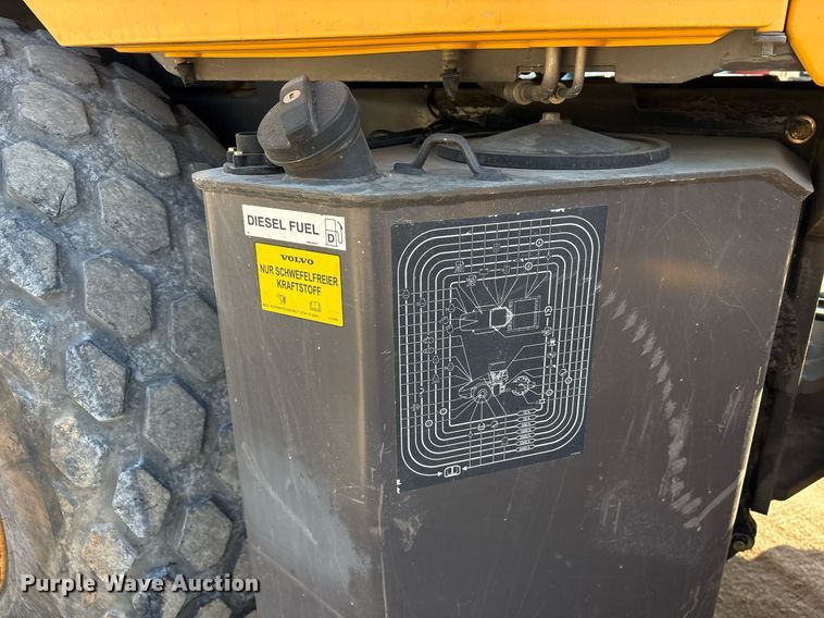 image for item OB9578 2014 Volvo SD115 single drum vibratory roller