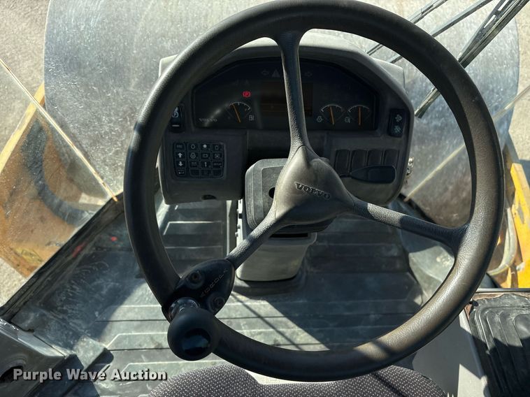 image for item OB9578 2014 Volvo SD115 single drum vibratory roller