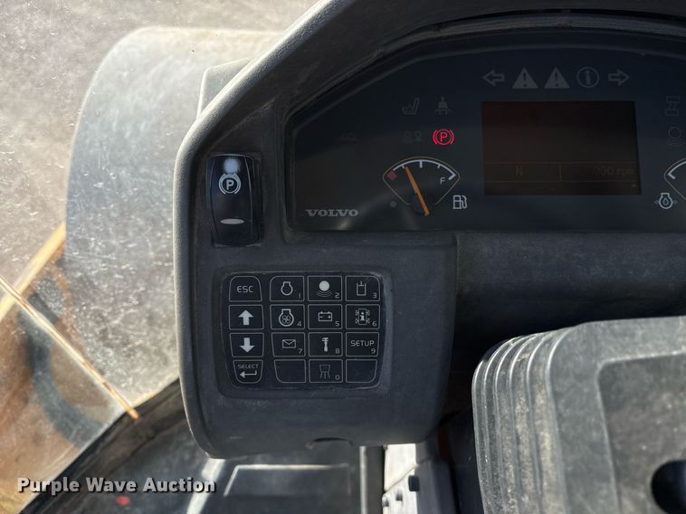 image for item OB9578 2014 Volvo SD115 single drum vibratory roller