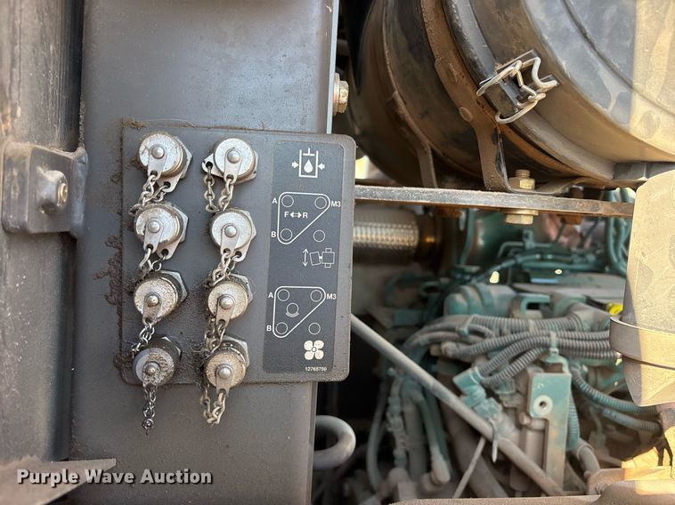 image for item OB9578 2014 Volvo SD115 single drum vibratory roller