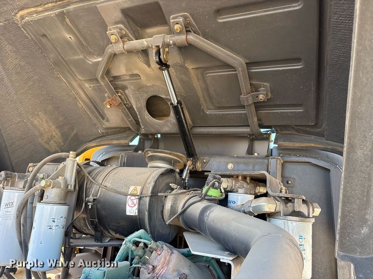 image for item OB9578 2014 Volvo SD115 single drum vibratory roller