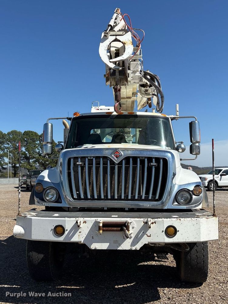 image for item OB9579 2018 International 7500 digger derrick truck