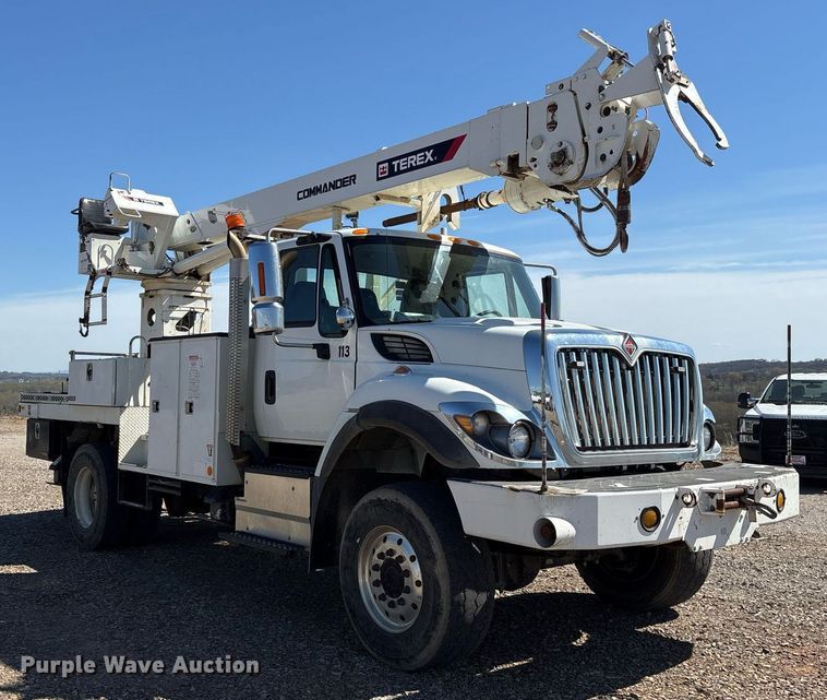 image for item OB9579 2018 International 7500 digger derrick truck