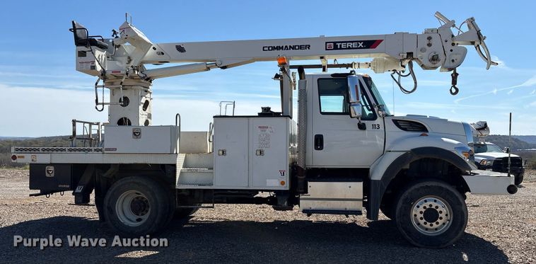 image for item OB9579 2018 International 7500 digger derrick truck