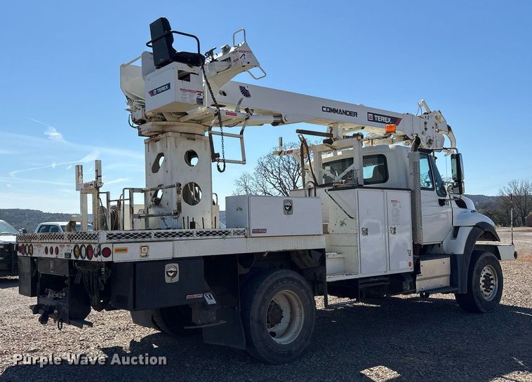 image for item OB9579 2018 International 7500 digger derrick truck