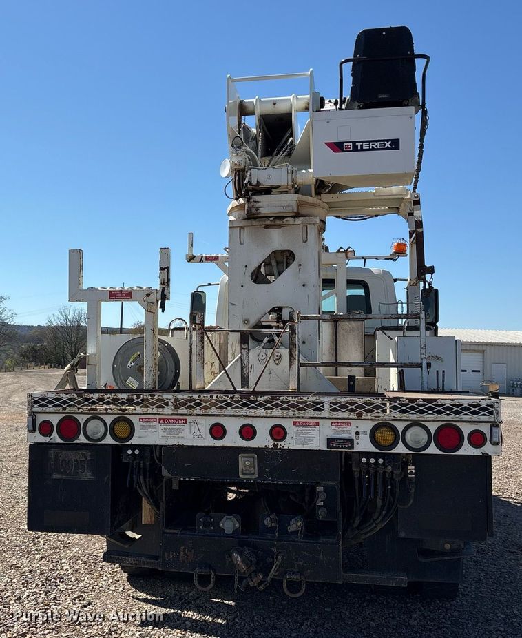 image for item OB9579 2018 International 7500 digger derrick truck