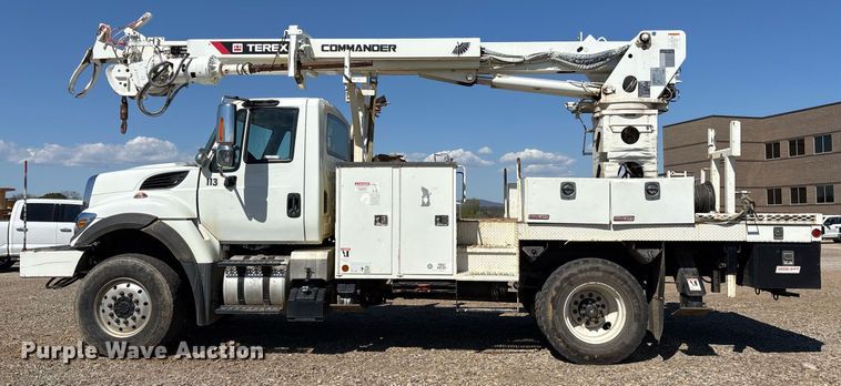image for item OB9579 2018 International 7500 digger derrick truck