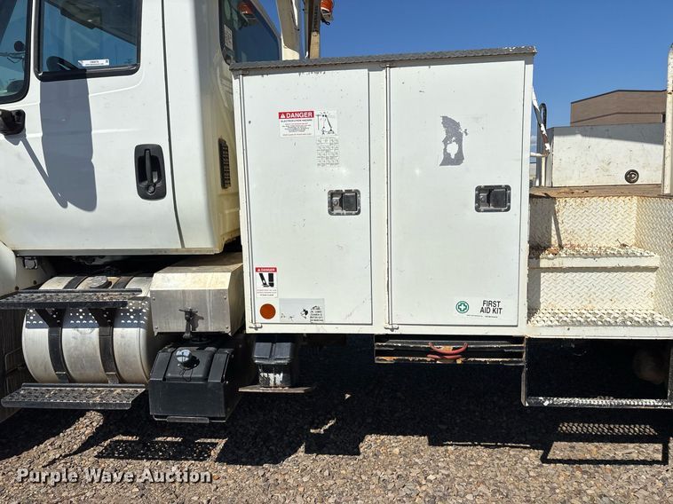 image for item OB9579 2018 International 7500 digger derrick truck