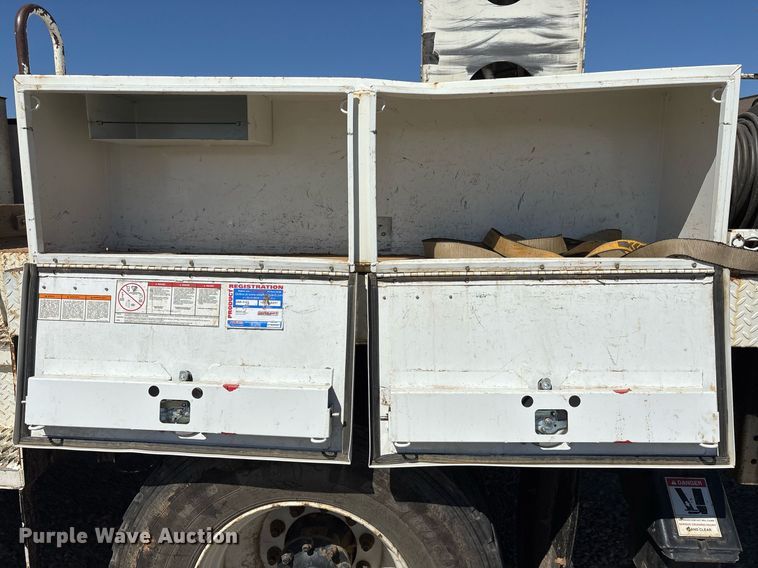 image for item OB9579 2018 International 7500 digger derrick truck