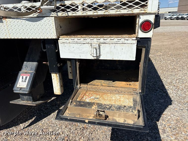 image for item OB9579 2018 International 7500 digger derrick truck