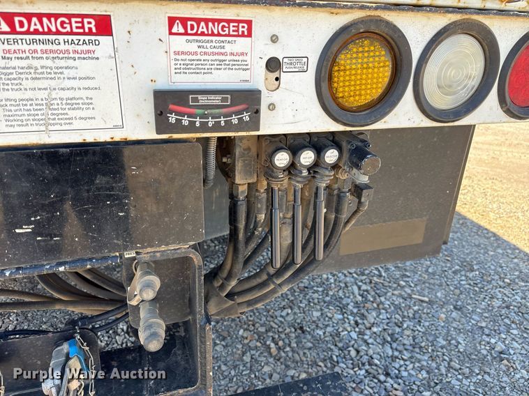 image for item OB9579 2018 International 7500 digger derrick truck