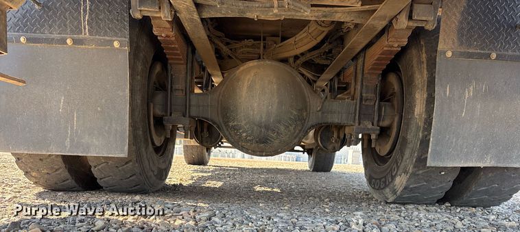 image for item OB9579 2018 International 7500 digger derrick truck