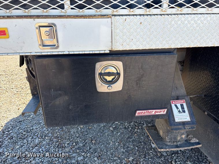 image for item OB9579 2018 International 7500 digger derrick truck