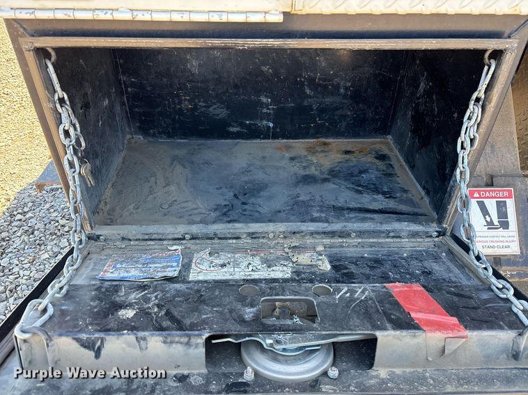 image for item OB9579 2018 International 7500 digger derrick truck