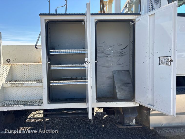 image for item OB9579 2018 International 7500 digger derrick truck