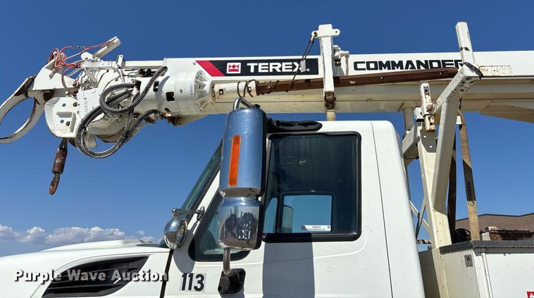 image for item OB9579 2018 International 7500 digger derrick truck
