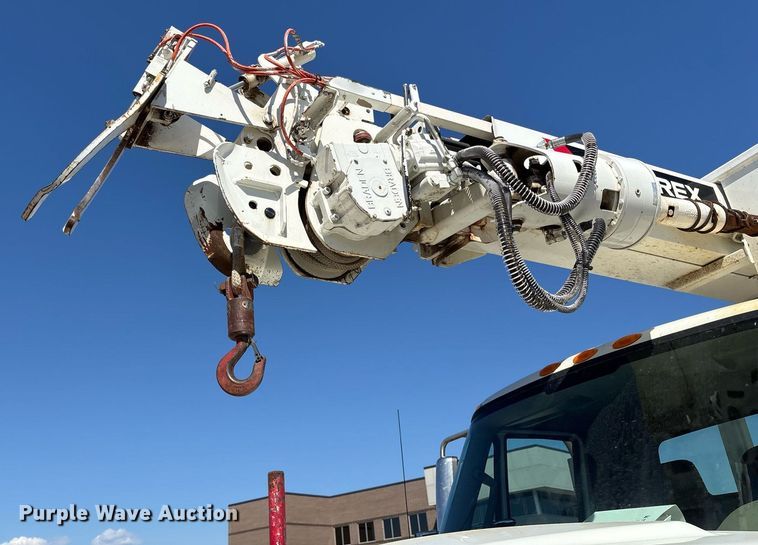 image for item OB9579 2018 International 7500 digger derrick truck