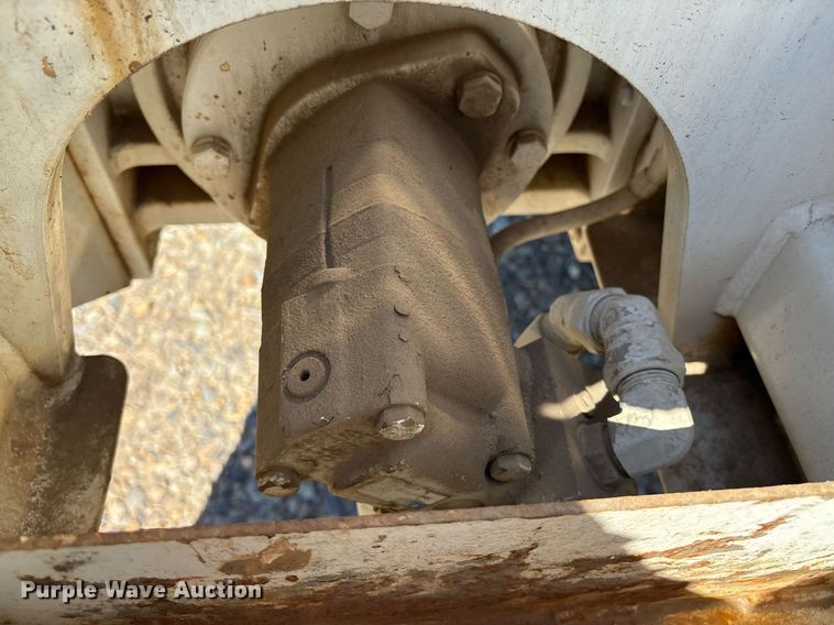 image for item OB9579 2018 International 7500 digger derrick truck