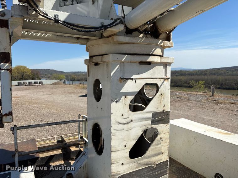 image for item OB9579 2018 International 7500 digger derrick truck