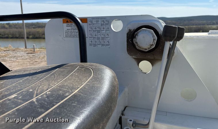 image for item OB9579 2018 International 7500 digger derrick truck