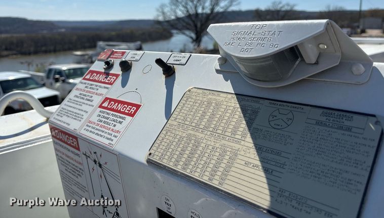 image for item OB9579 2018 International 7500 digger derrick truck