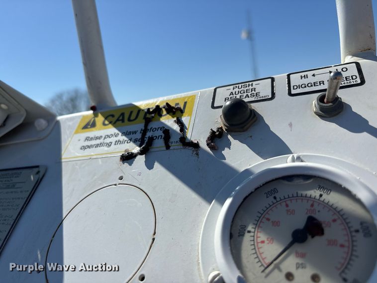 image for item OB9579 2018 International 7500 digger derrick truck