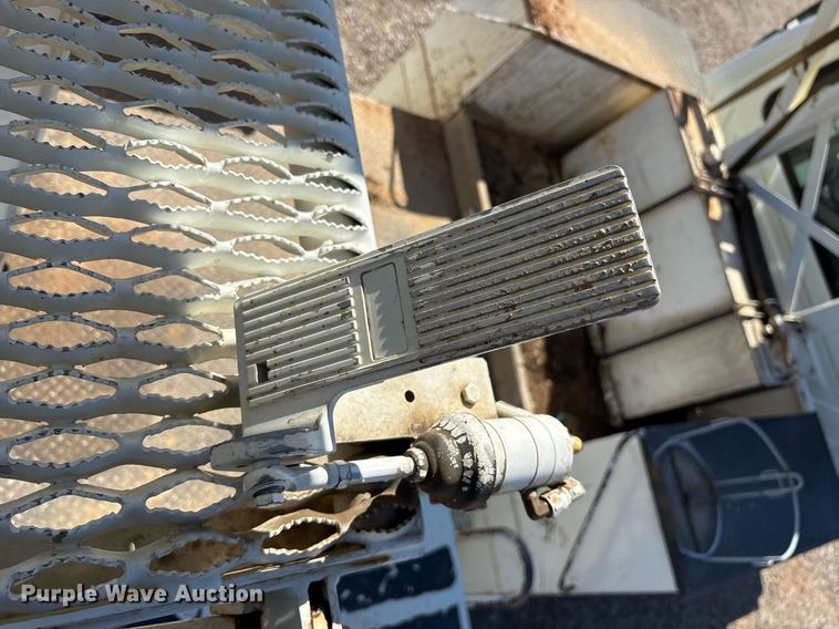 image for item OB9579 2018 International 7500 digger derrick truck