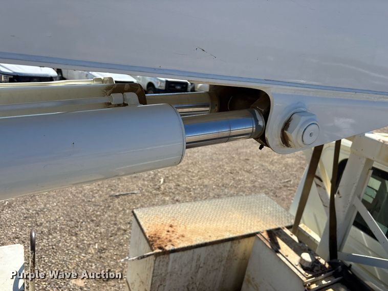 image for item OB9579 2018 International 7500 digger derrick truck