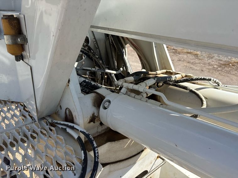 image for item OB9579 2018 International 7500 digger derrick truck