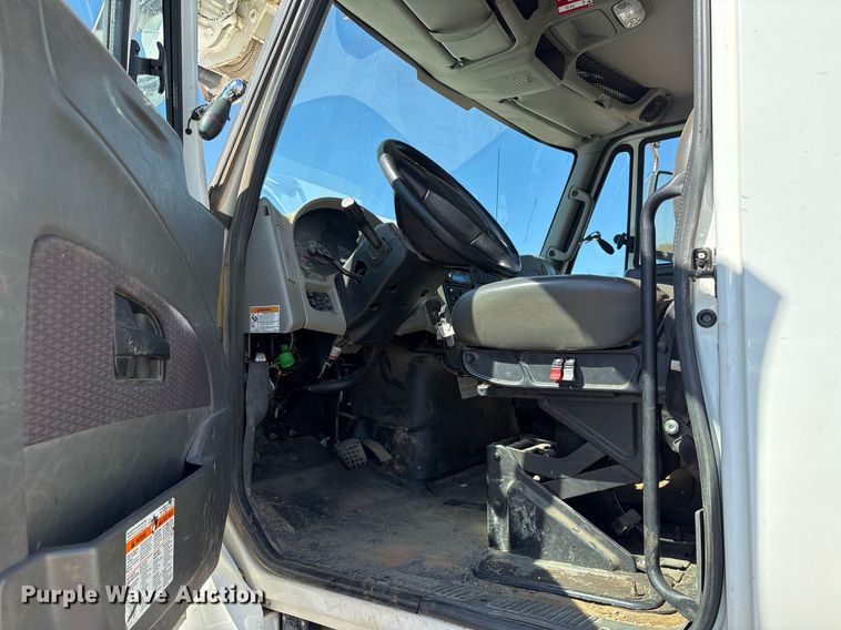 image for item OB9579 2018 International 7500 digger derrick truck