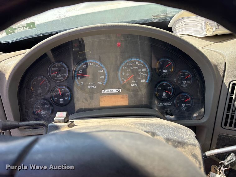 image for item OB9579 2018 International 7500 digger derrick truck