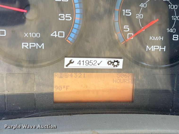 image for item OB9579 2018 International 7500 digger derrick truck