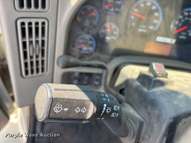 image for item OB9579 2018 International 7500 digger derrick truck