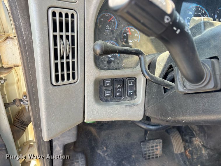 image for item OB9579 2018 International 7500 digger derrick truck